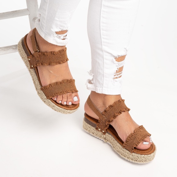 Pierre Dumas Shoes - SALE! Tan Ruffle Espadrilles Platform Wedge Sandals size 9 🌸